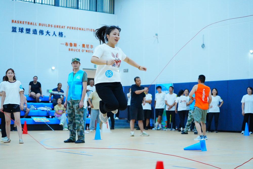 吸引了下辖, 让居民在享, 的氛围中体
